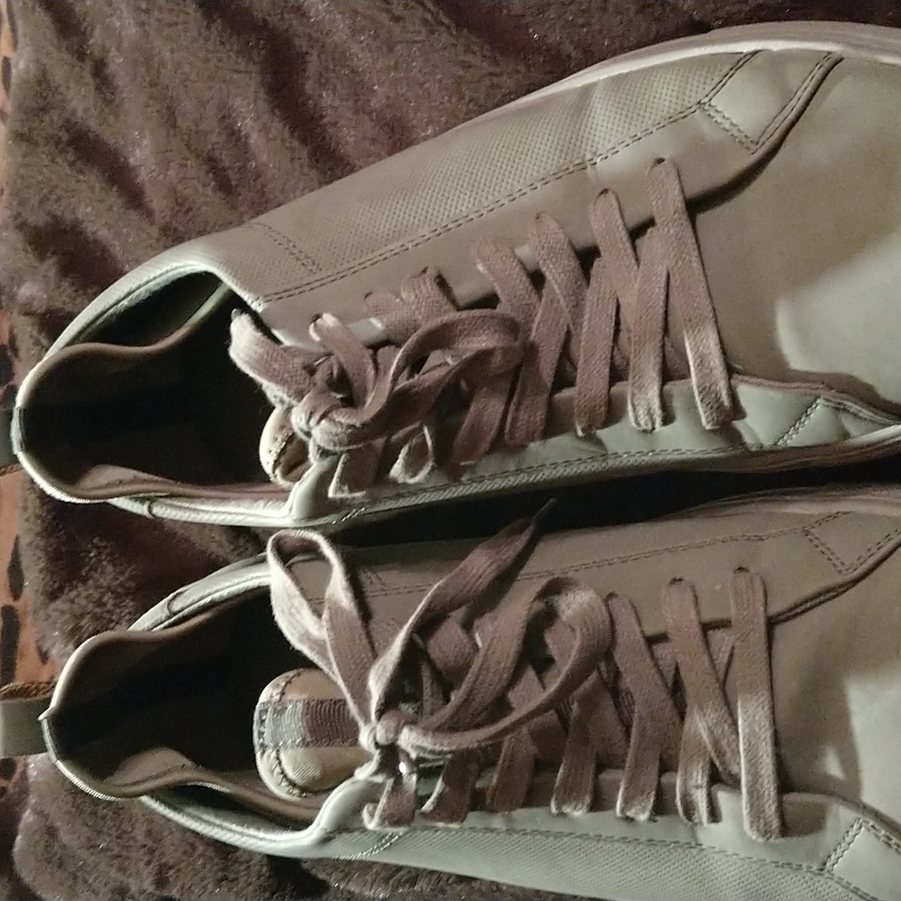 Men's casual sneakers